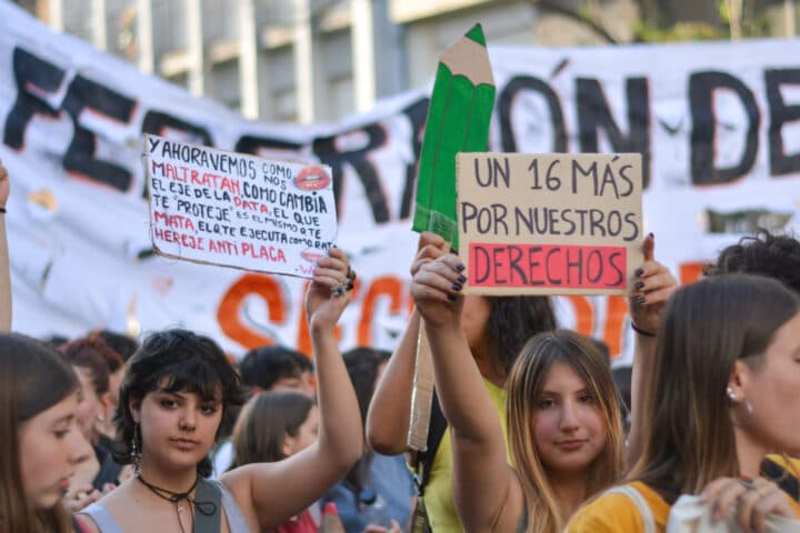 Miles de jóvenes marcharon en Córdoba, a 48 años de «La Noche de los Lápices»